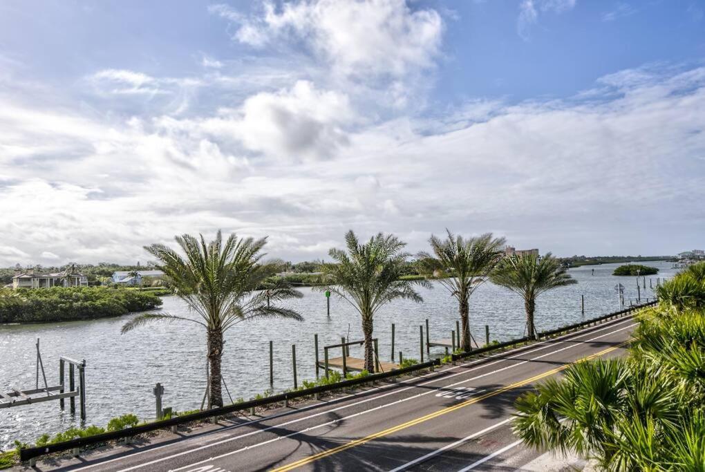 Joyce'S Beachfront #3 Apartment Clearwater Beach Exterior photo