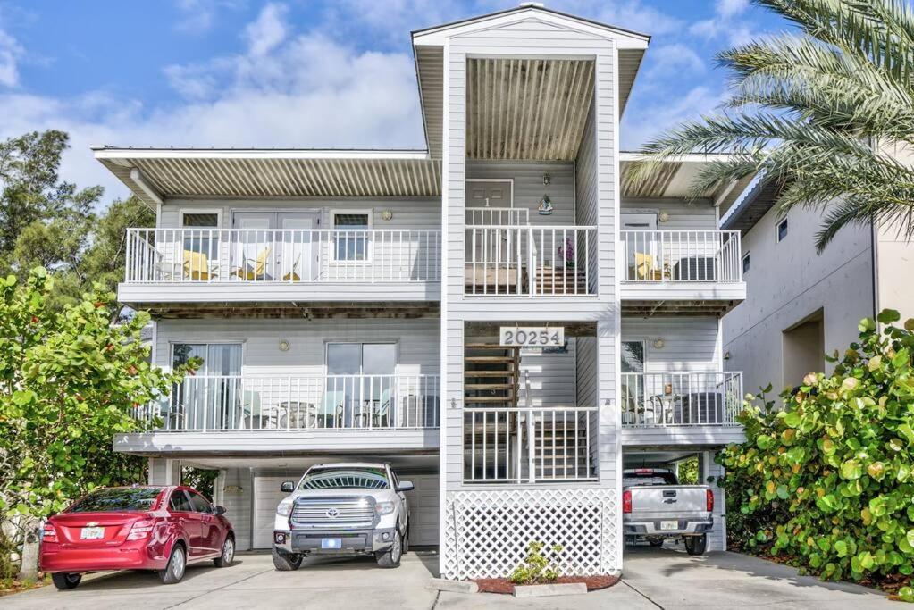 Joyce'S Beachfront #3 Apartment Clearwater Beach Exterior photo