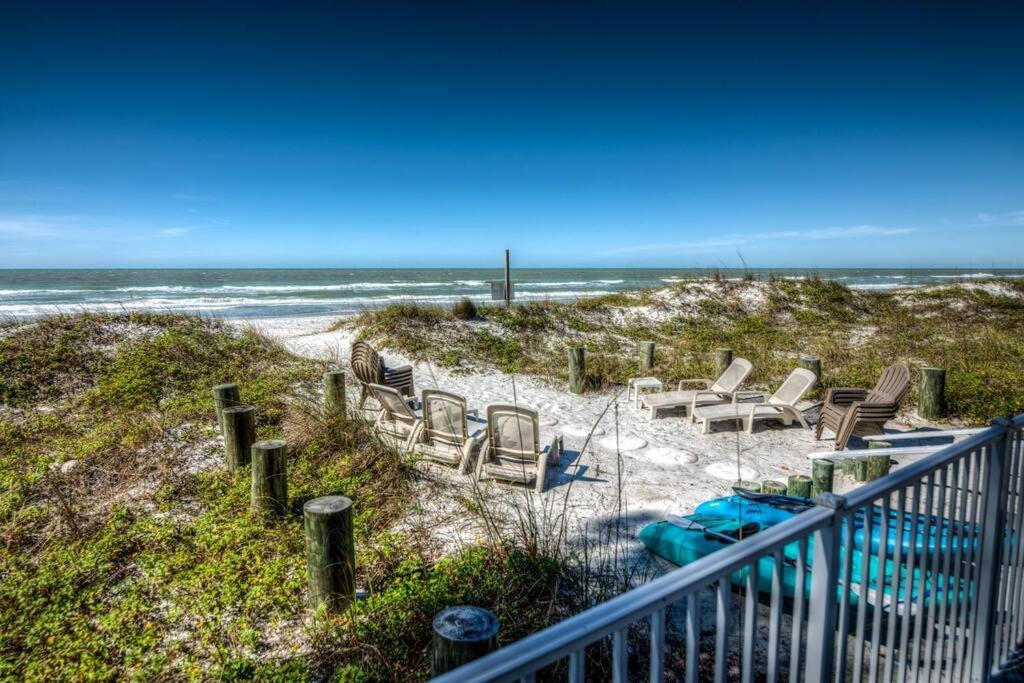 Joyce'S Beachfront #3 Apartment Clearwater Beach Exterior photo